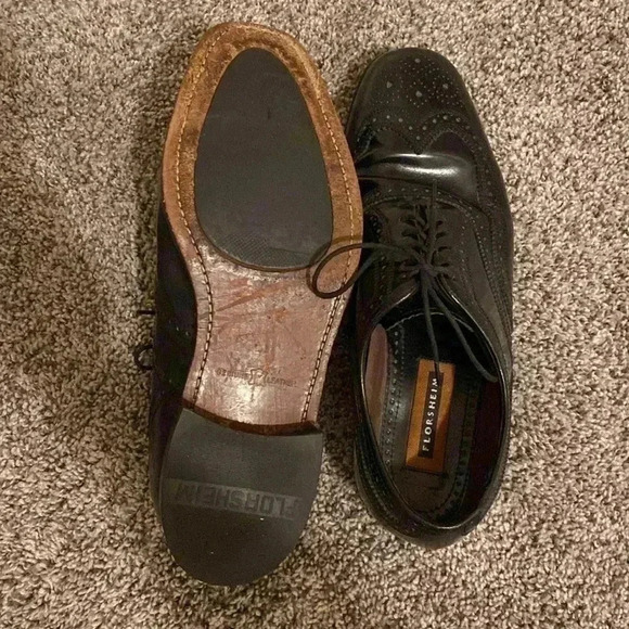 Florsheim men’s black leather Oxford style shoes size 10 - great condition main image 9
